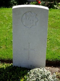 Klagenfurt War Cemetery - Higgins, Raymond James